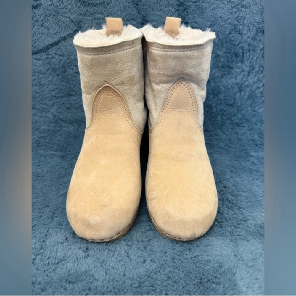 No. 6 Tan Mules